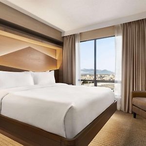 One-Bedroom King Suite